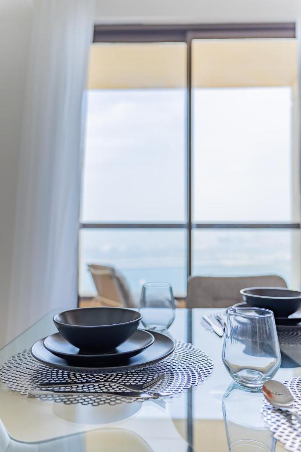 Spacious 2br - Eye & Sea View - Jbr * دبي