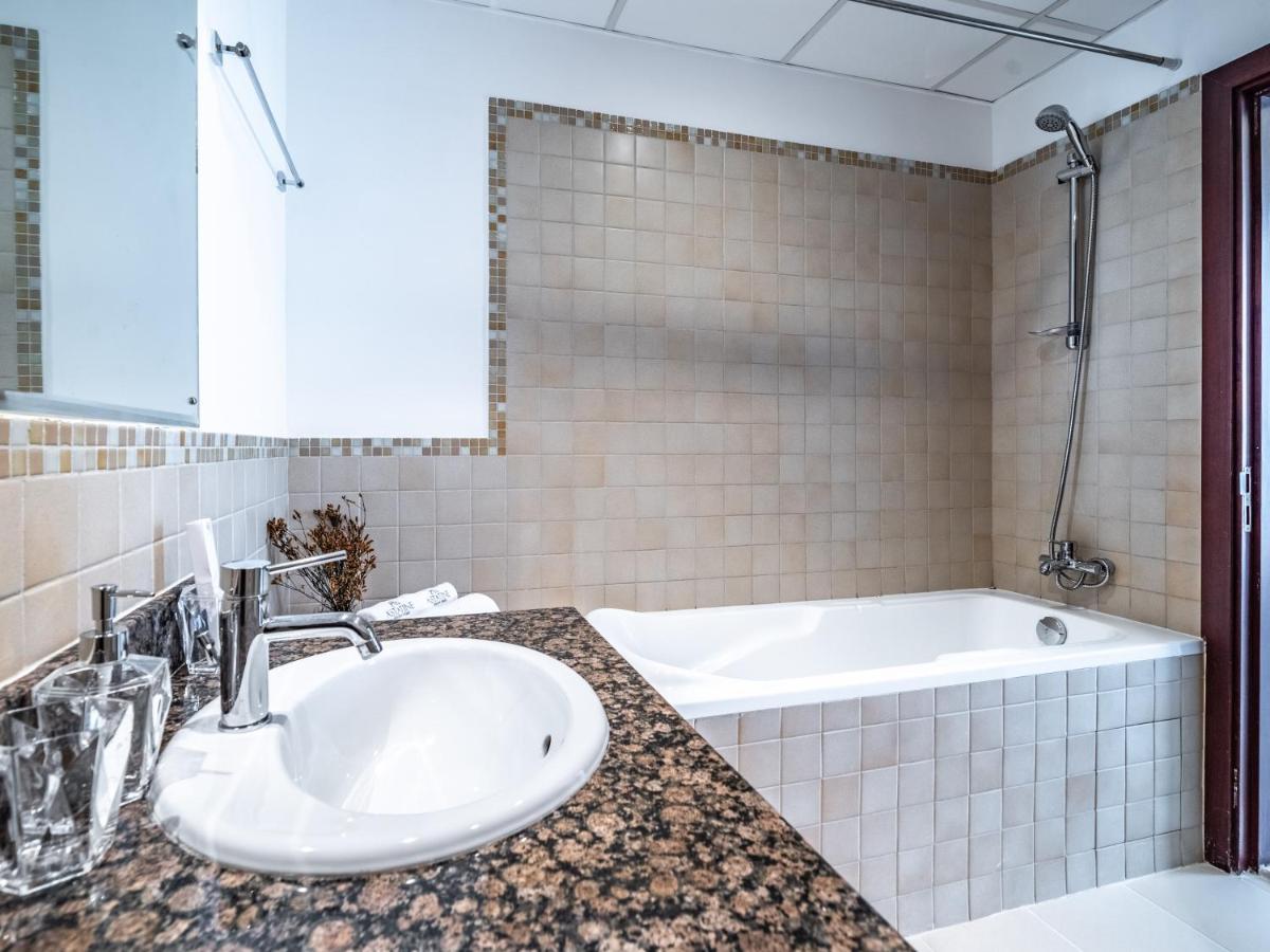 Spacious 2br - Eye & Sea View - Jbr شقة *